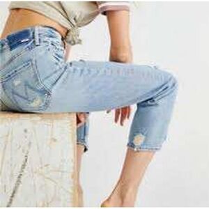 MOTHER Superior Tomcat in Confession Intentionally Distressed Light Wash Size 33